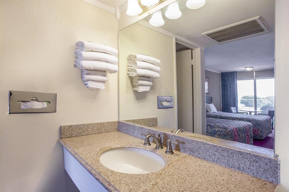 Americas Best Value Inn St. Joseph At I-29 Esterno foto