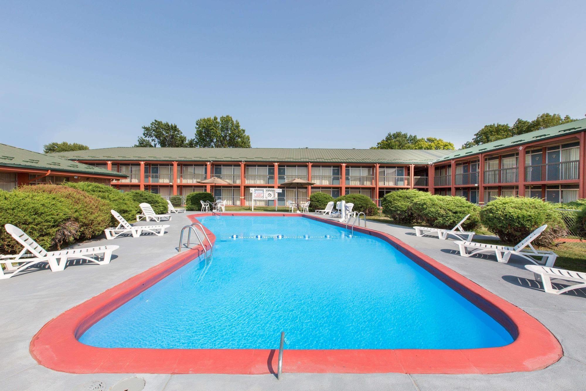 Americas Best Value Inn St. Joseph At I-29 Esterno foto