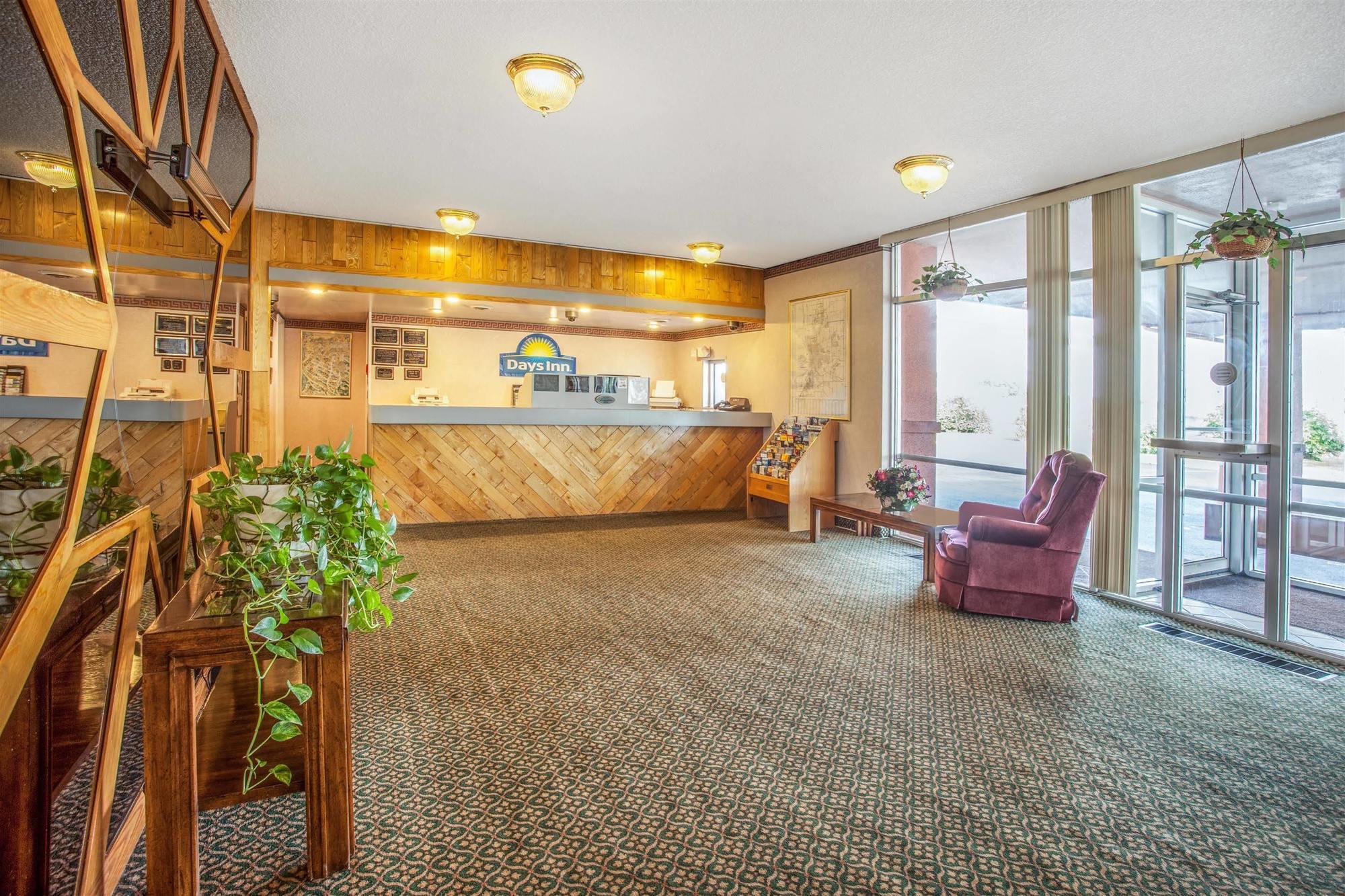 Americas Best Value Inn St. Joseph At I-29 Esterno foto