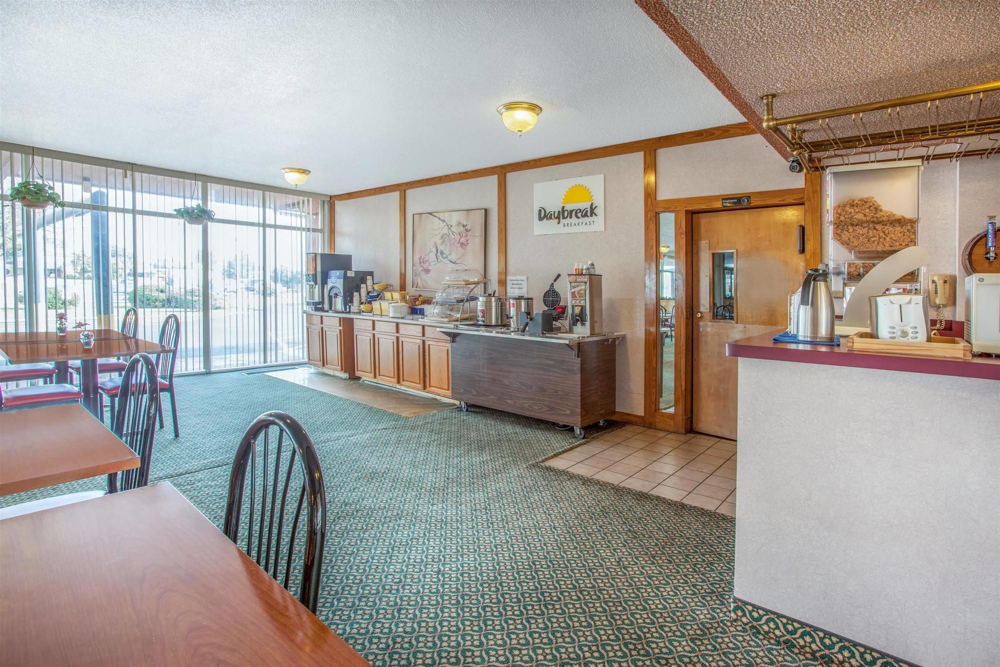 Americas Best Value Inn St. Joseph At I-29 Esterno foto