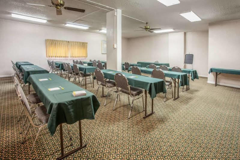 Americas Best Value Inn St. Joseph At I-29 Esterno foto